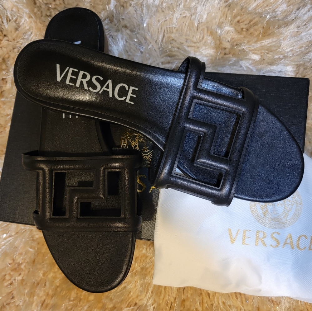 New Versace Greca Cut-Out Leather Slide Sandals - Picture 5 of 6
